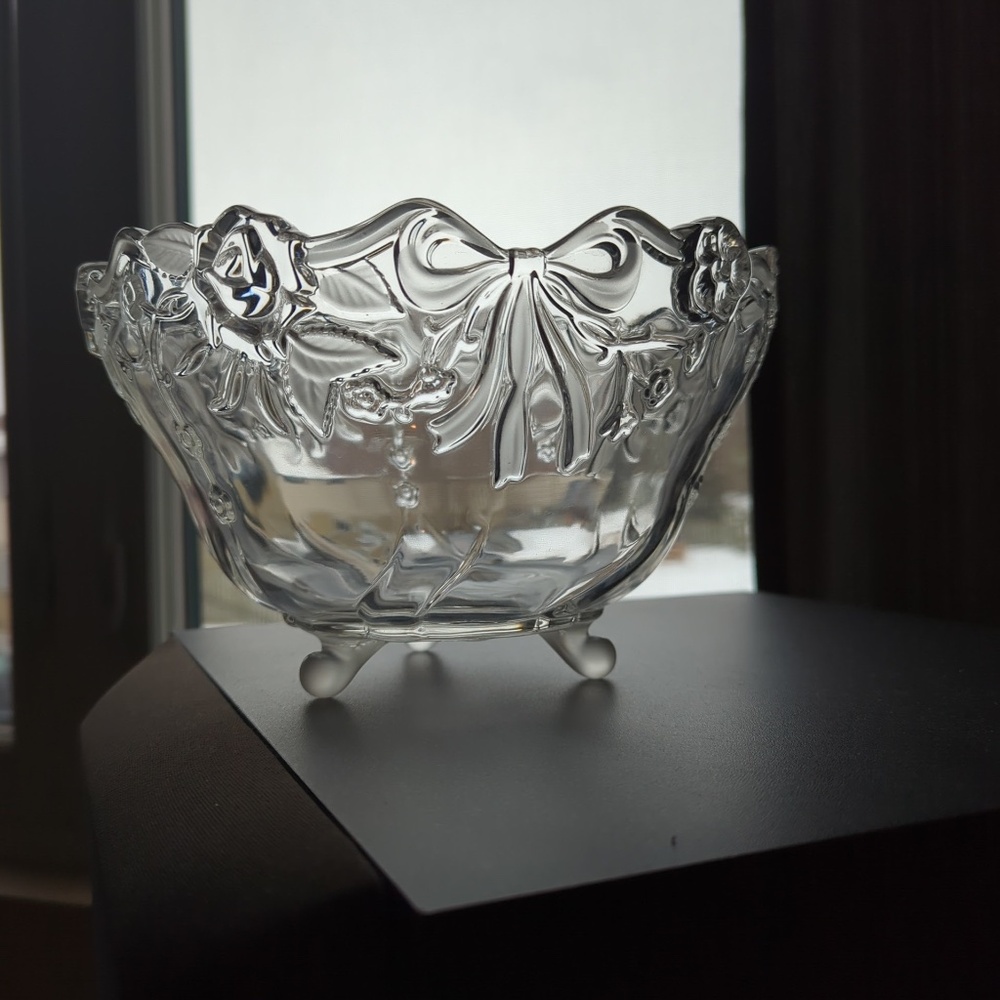 Glass Candy/Nut/Serving Bowl with Bow details